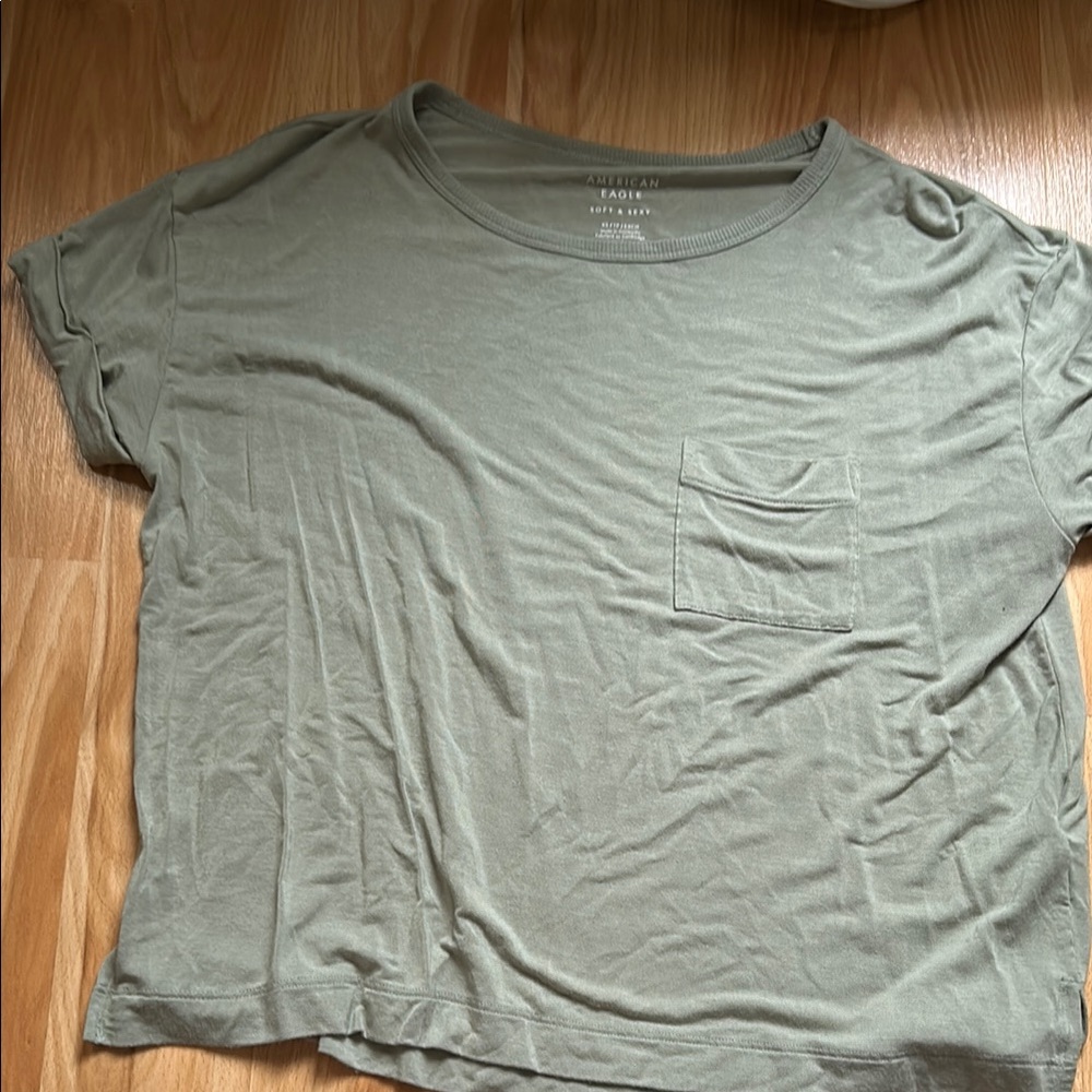American Eagle t shirt